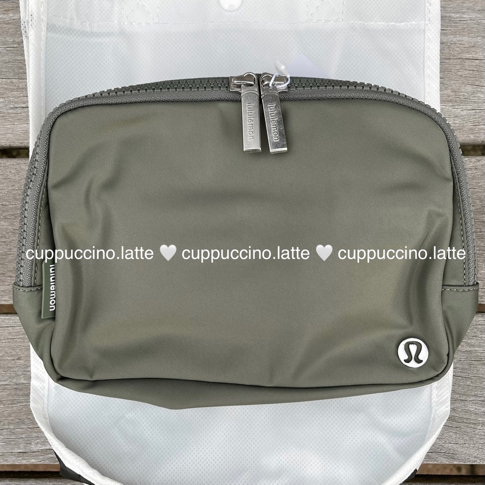 💚NWT💚Lululemon Athletica Everywhere Belt Bag Large in ‘Grey Sage’